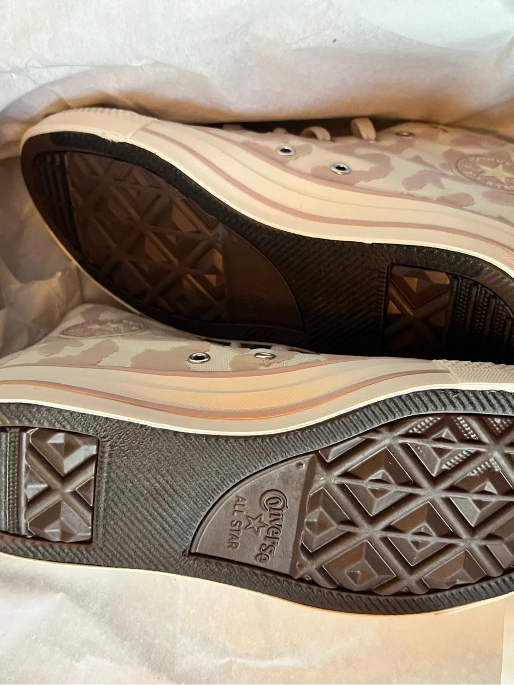 Converse High-Top Sneakers-Egret/Flush Stone Pink/Beige Camo Size 6 Kids NIB